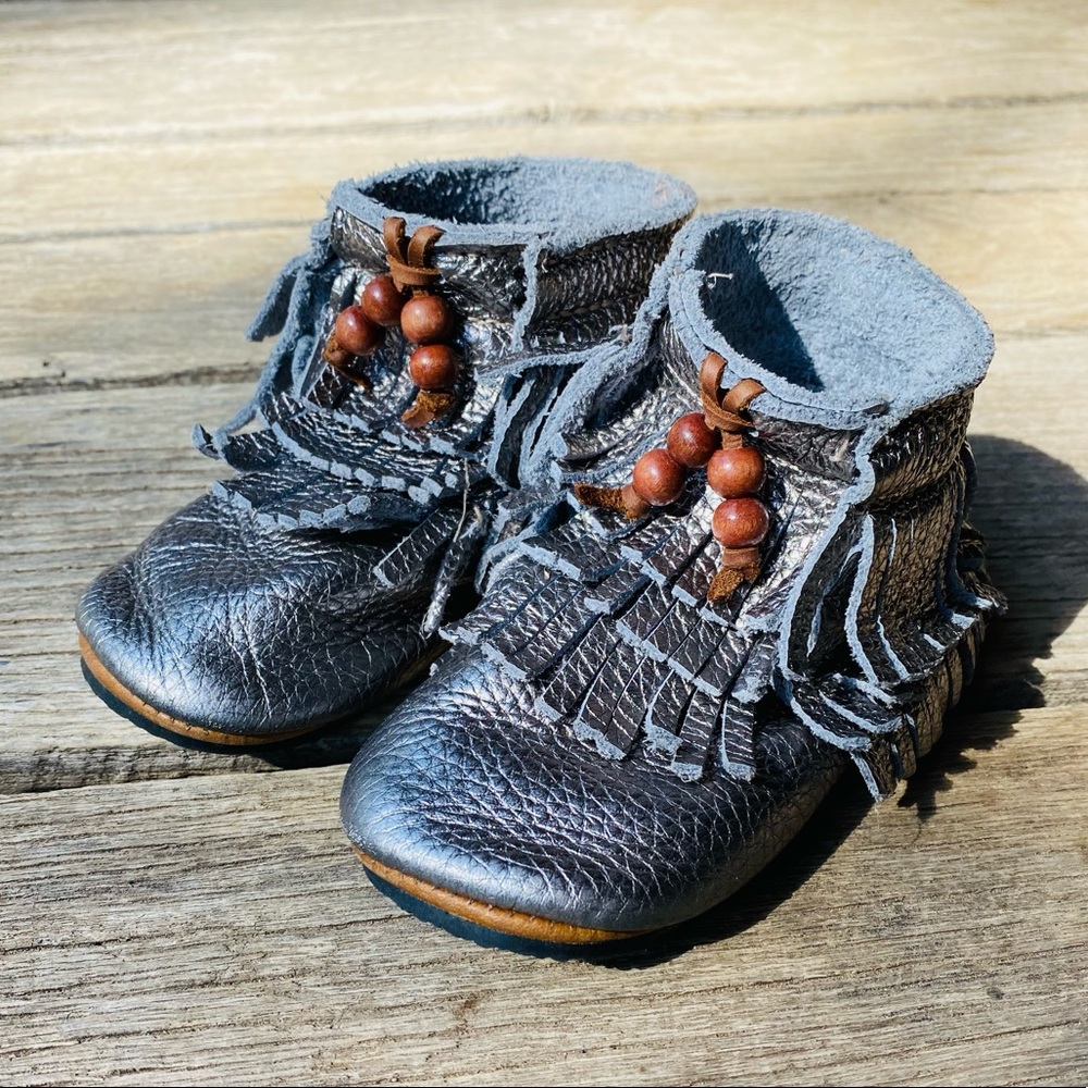 Duchess and Fox Gunmetal Grey size 6 toddler moccasin fringe booties